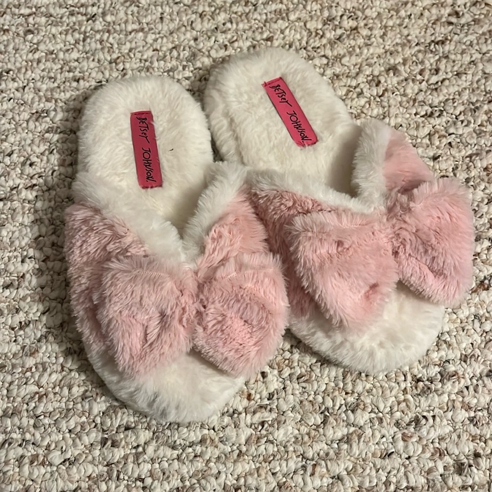 Betsey Johnson slippers
